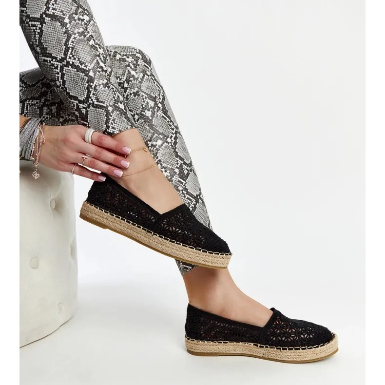 Black lace espadrilles on the Samra platform