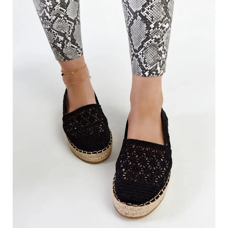 Black lace espadrilles on the Samra platform