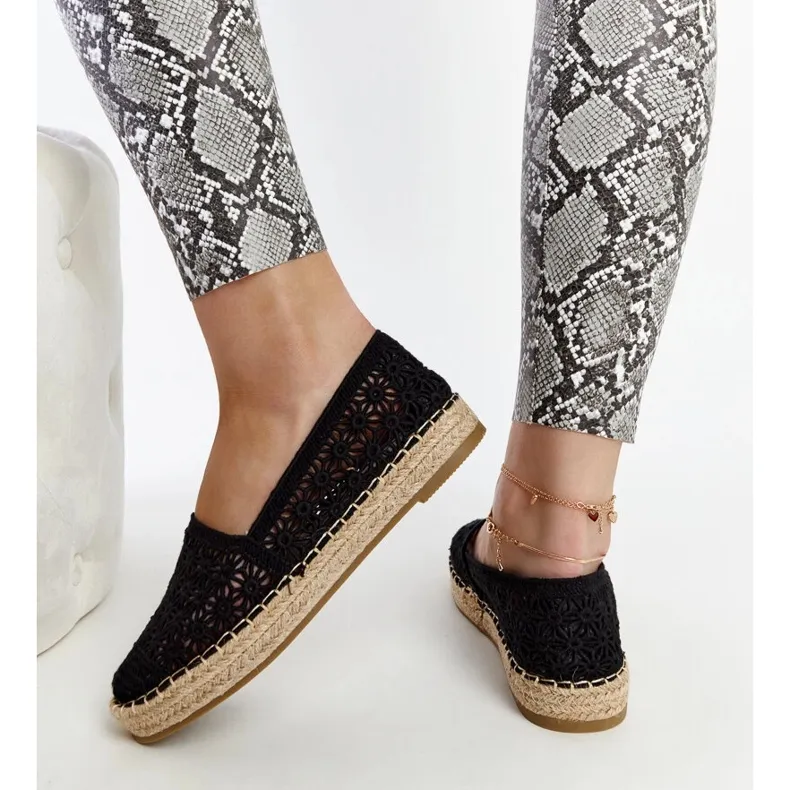 Black lace espadrilles on the Samra platform