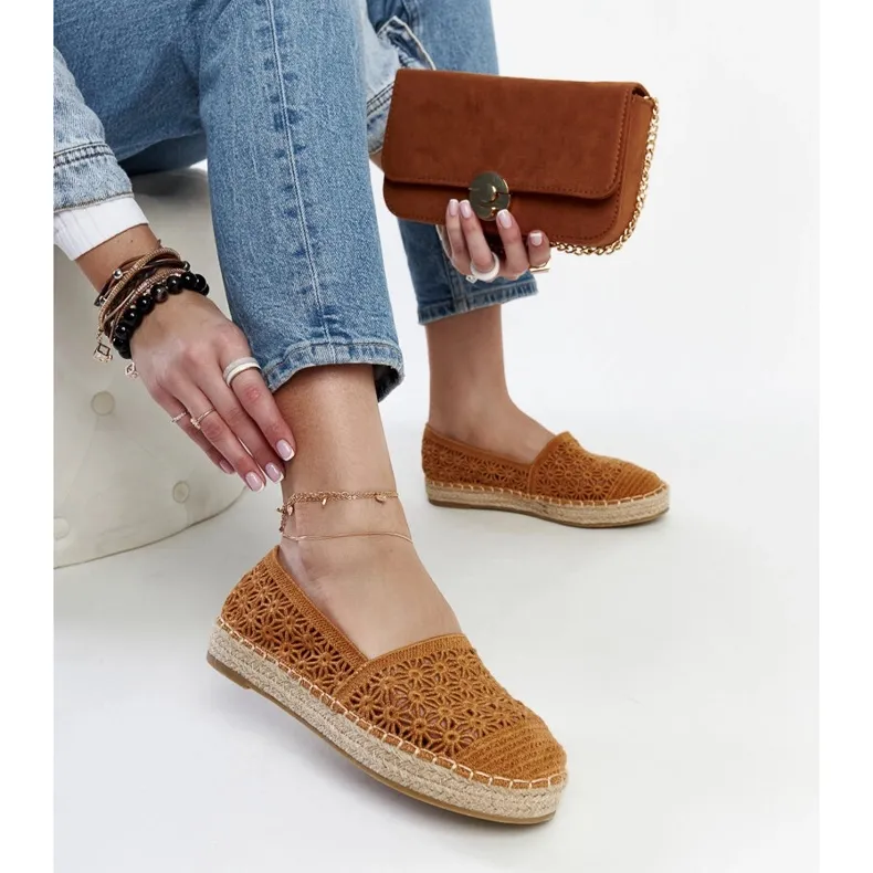 Brown lace espadrilles on the Samra platform