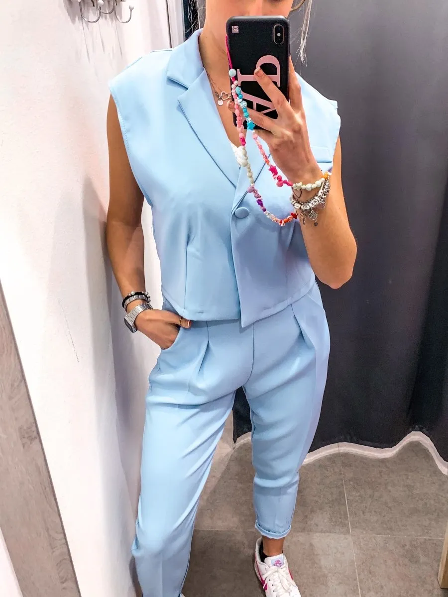 Gilet azzurro con taschino