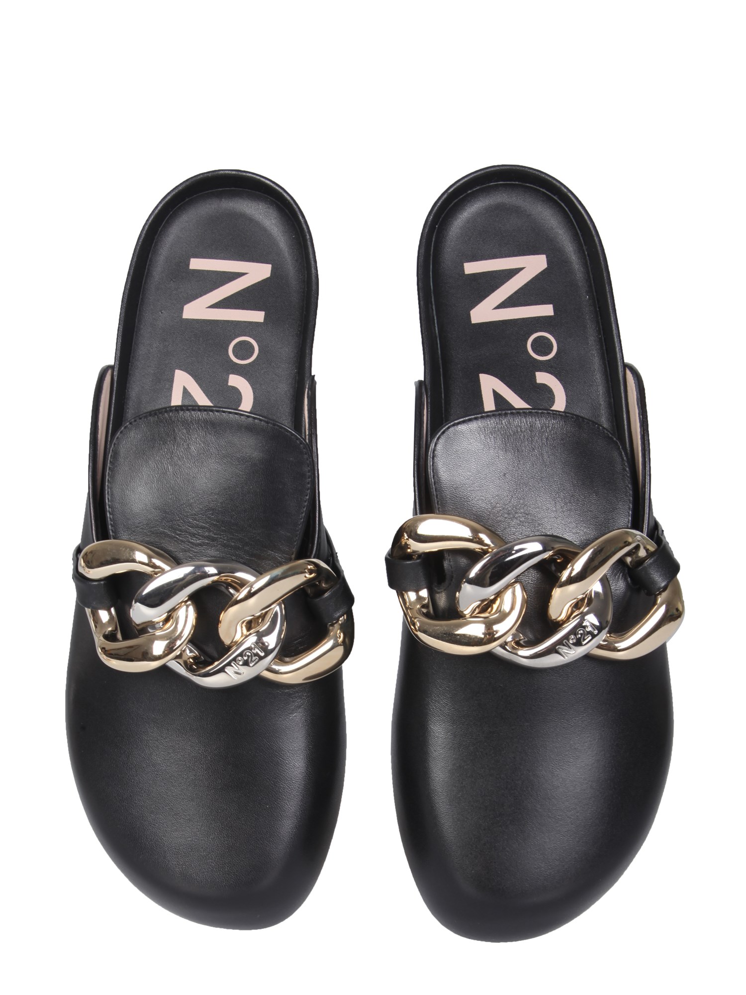 N°21    LEATHER MULES WITH OVERSIZED CHAIN