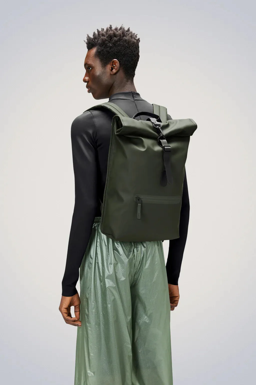 ROLLTOP RUCKSACK VERDE MILITARE RAINS