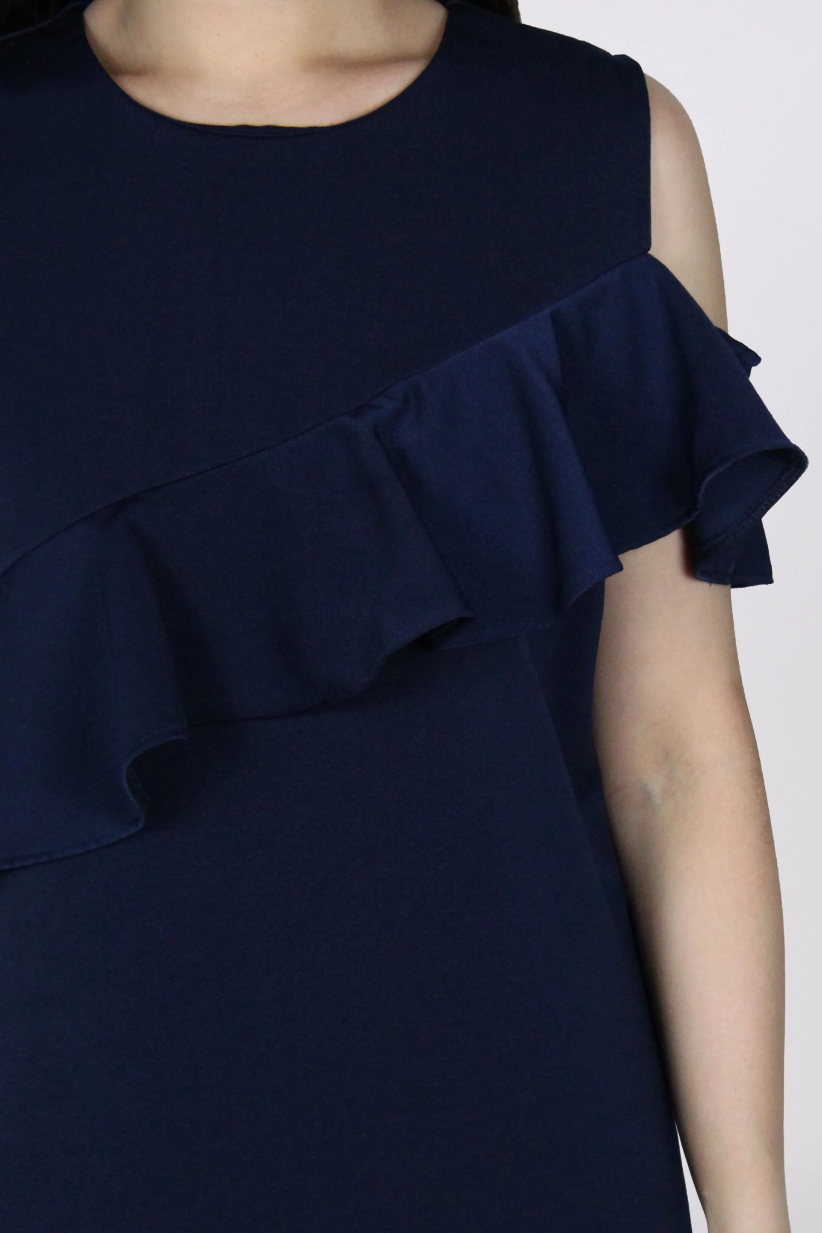 Single Cold Shoulder Ruffles Shift Dress in Navy Blue