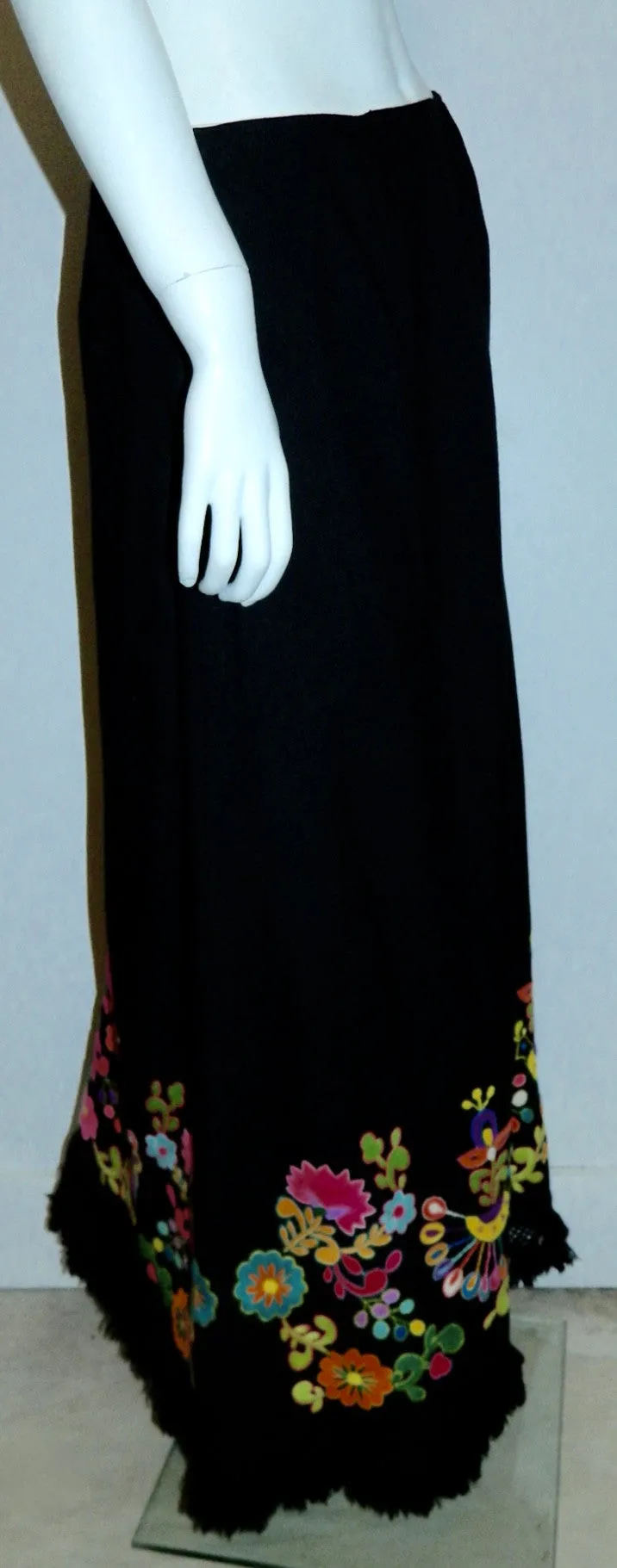 vintage 1970s maxi skirt / black wool Hand Embroidery psychedelic birds flowers Ecuador M